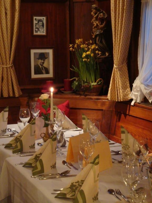 Gasthof Zum Goldenen Kreuz Wilhelmsdorf  Buitenkant foto